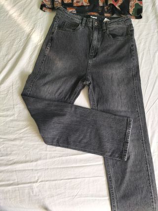 Conjunto camiseta y tejano DESIGUAL