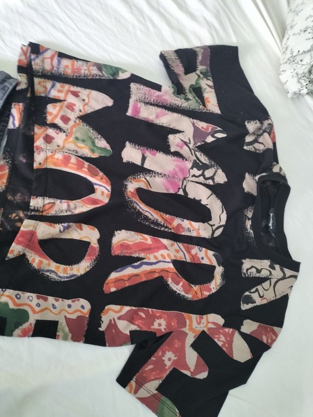 Conjunto camiseta y tejano DESIGUAL