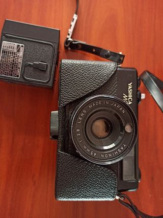 Cámara Yashica MG-1