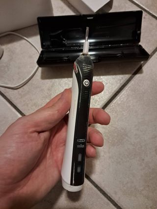 Spazzolino elettrico Oral-B Pro 2 2500 nero