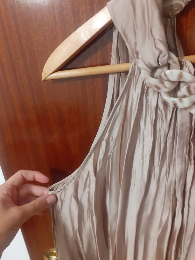 Top plisado de cuello halter champán