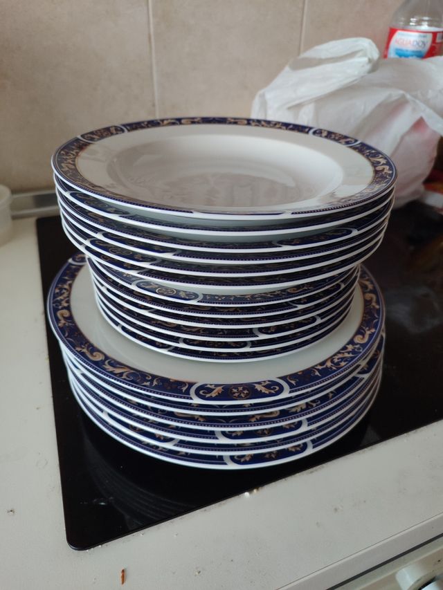 Vajilla porcelana con decoración oro