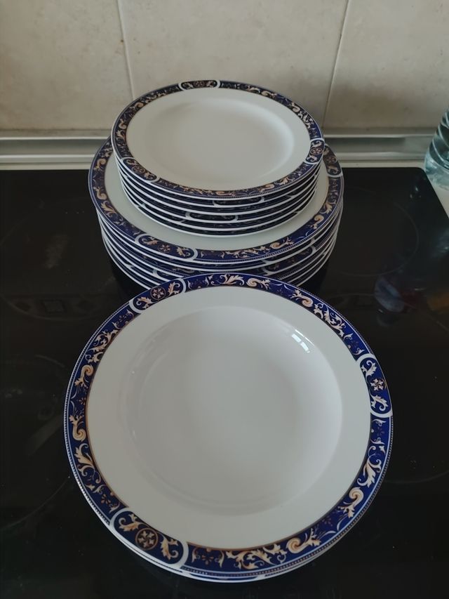 Vajilla porcelana con decoración oro