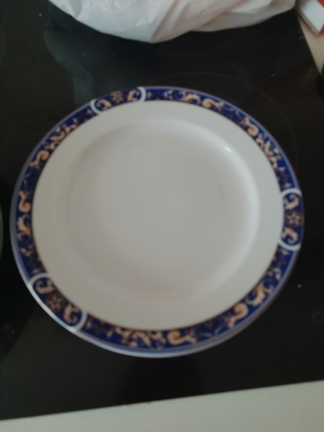 Vajilla porcelana con decoración oro