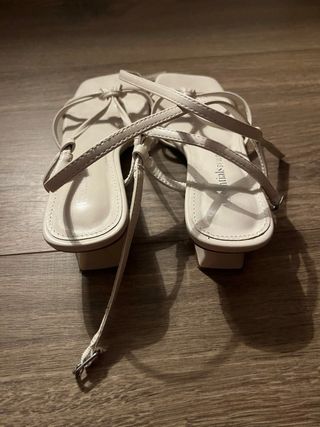 Sandalia tacon bajo