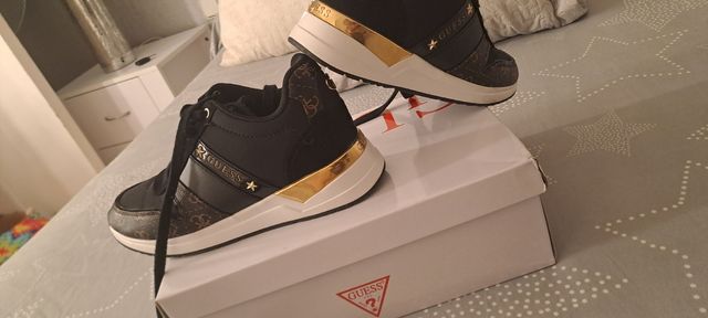 BAMBA GUESS A MITAD DE PRECIO COMO NUEVAS