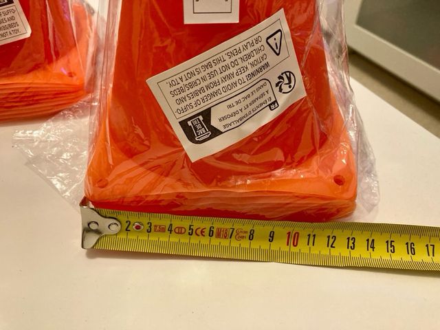 Coni stradali di piccole dimensioni.