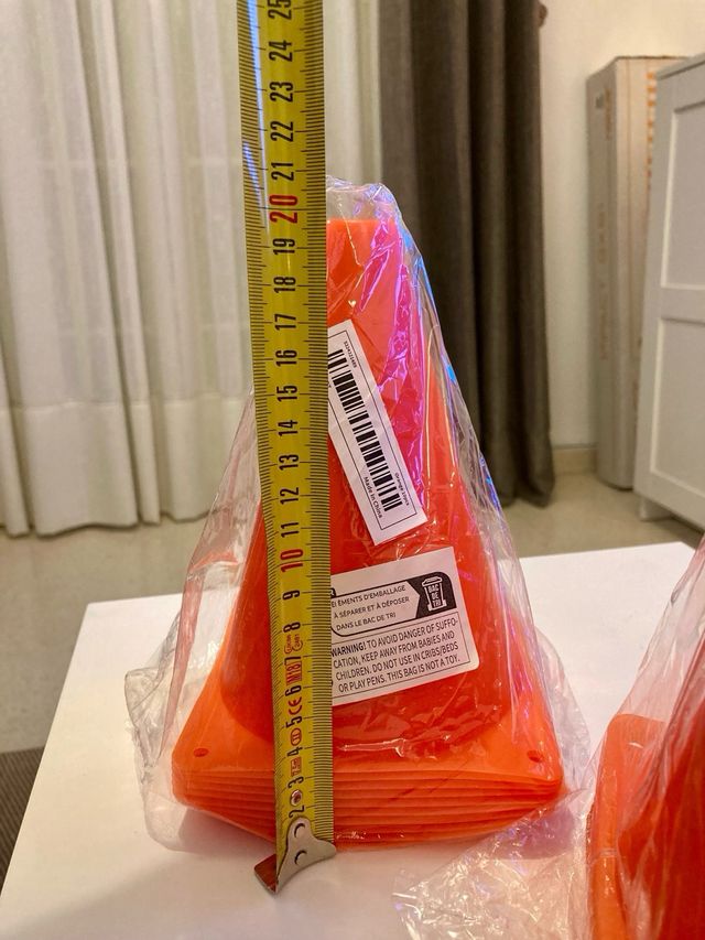 Coni stradali di piccole dimensioni.