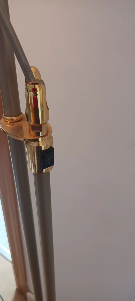 BONITA LÁMPARA HALÓGENA.