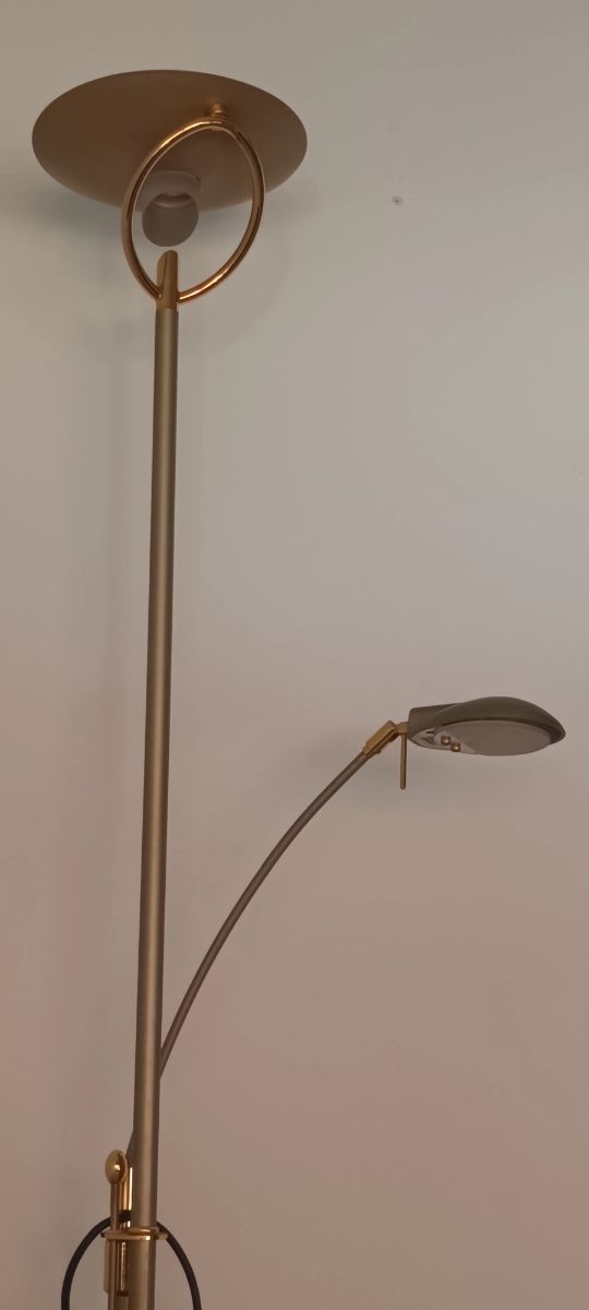 BONITA LÁMPARA HALÓGENA.