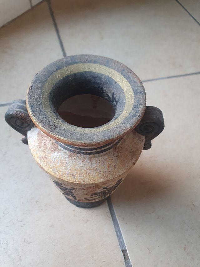 Vaso in terracotta stile etrusco