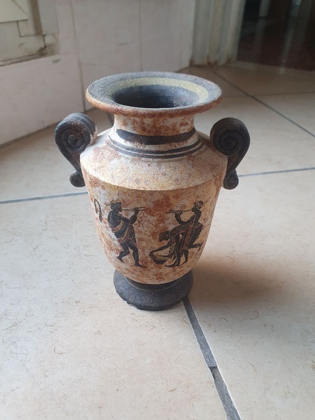 Vaso in terracotta stile etrusco