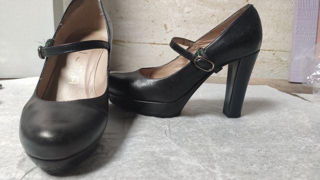 Zapatos negros Unisa