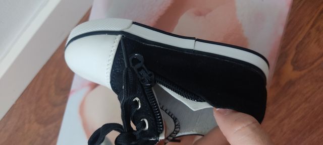 Zapatillas bebé nuevas