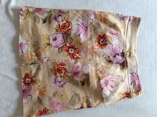 Falda estampada con bolsillos