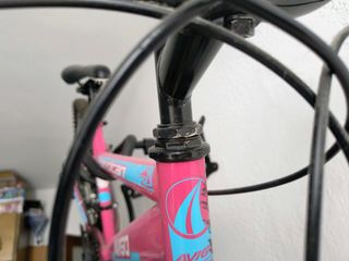Bicicleta Avigo Blue Volcan + Colgador de pared 