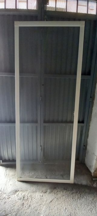 Mosquitera de aluminio corredera para puertas