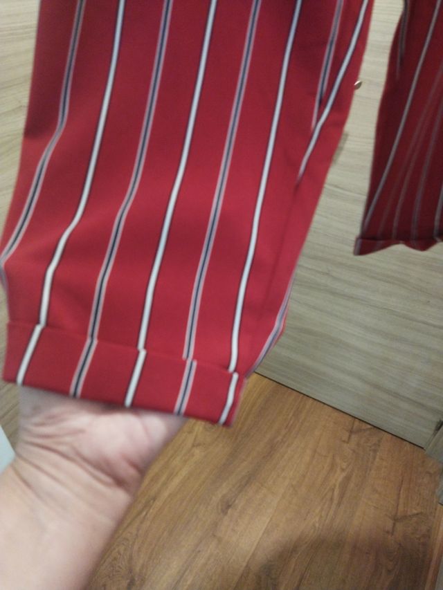 Pantalón d verano , rojo con goma 