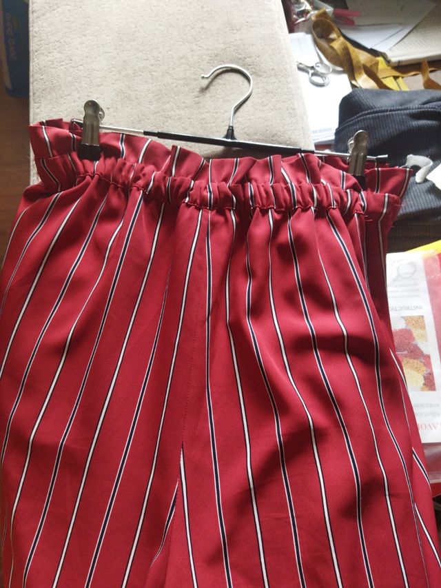 Pantalón d verano , rojo con goma 