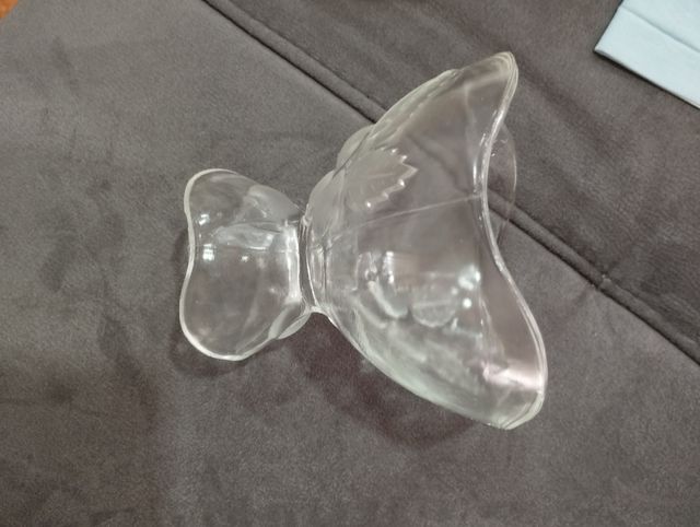 Taça de gelado vidro grosso.