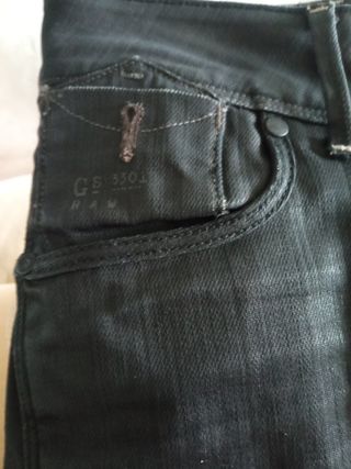 Pantalones efecto engomado 