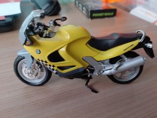 Moto BMW a escala 1/18