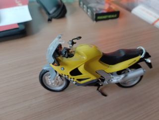 Moto BMW a escala 1/18