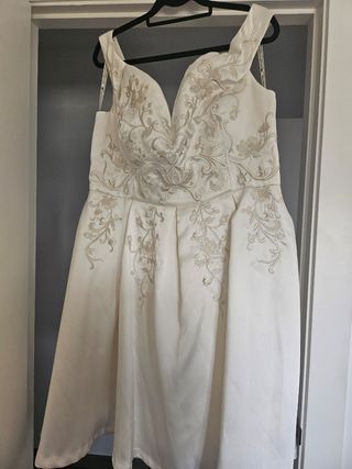 Vestido de novia corto