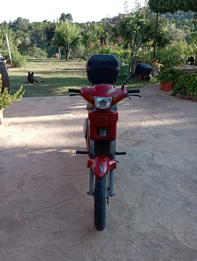Motos