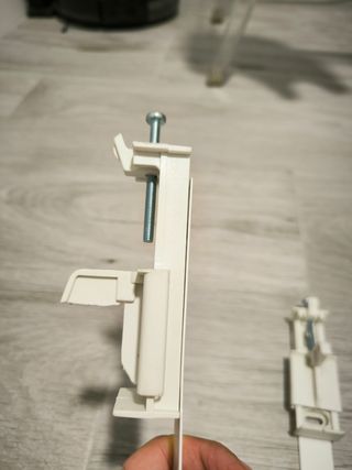 Soportes de pared para radiador-emisor térmico