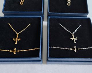 Colgante pulsera Virgen Covadonga Cruz Victoria