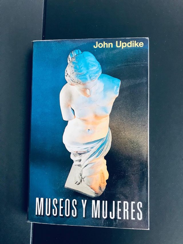 Libro Museos y mujeres de John Updike