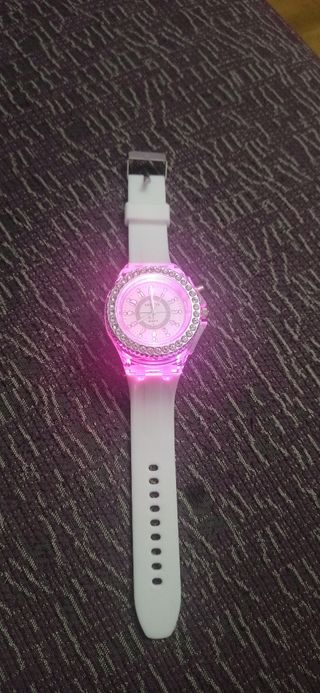 Reloj pulsera luminoso nuevo
