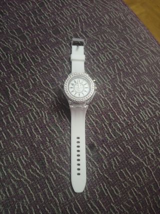 Reloj pulsera luminoso nuevo
