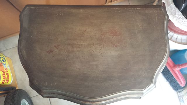 Tavolino in legno con cassetto