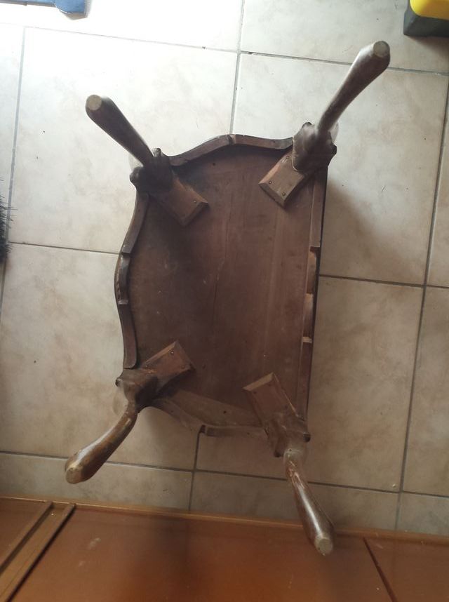 Tavolino in legno con cassetto