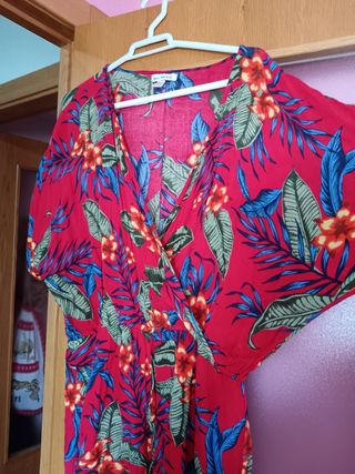 Mono corto de mujer rojo 