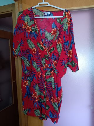 Mono corto de mujer rojo 