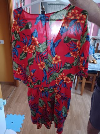 Mono corto de mujer rojo 
