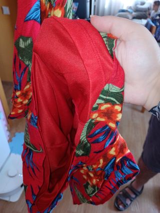 Mono corto de mujer rojo 
