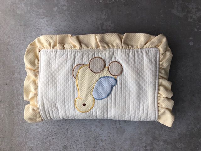 Colcha cuna + protector + cambiador.