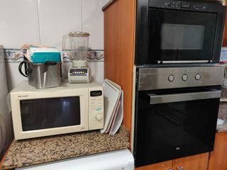 Microondas Sharp con Grill. 23 litros