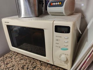 Microondas Sharp con Grill. 23 litros