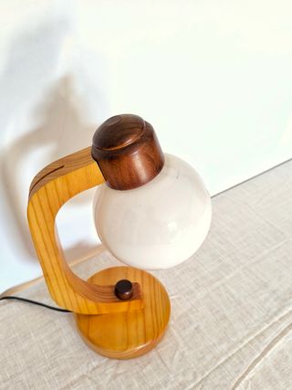 Lámpara nórdica de madera y opalina