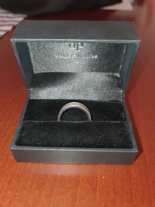 Anillo de plata con pequeño diamante