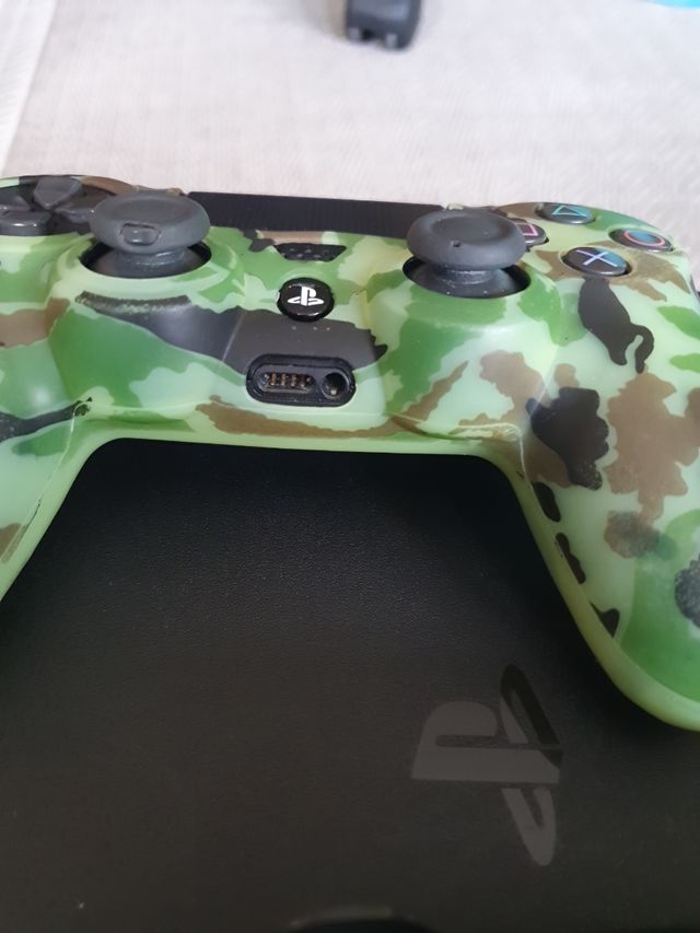 PS4 HDR 1TB+2 mandos +1 juego