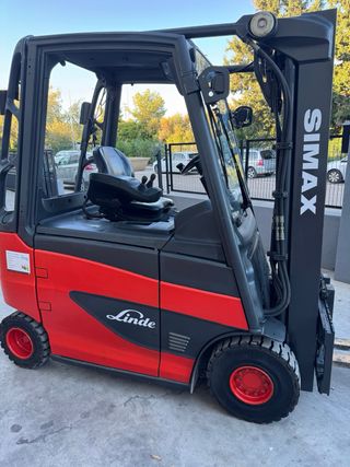 CARRETILLA ELEVADORA ELECTRICA LINDE.