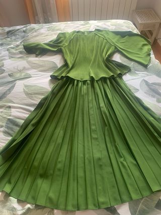 Conjunto Falda MANGO y blusa verde oscura L