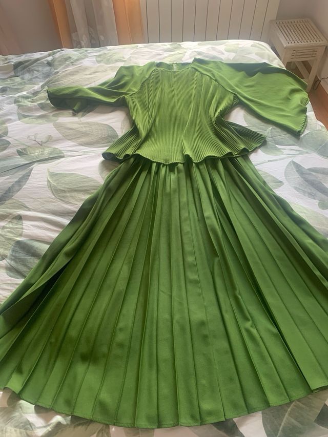 Conjunto Falda MANGO y blusa verde oscura L