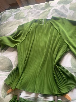 Conjunto Falda MANGO y blusa verde oscura L